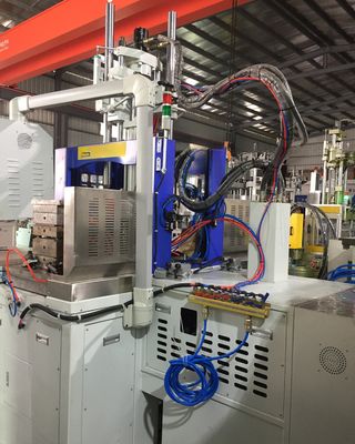 Máquina de moldagem por injecção vertical de mesa de duplo deslizamento