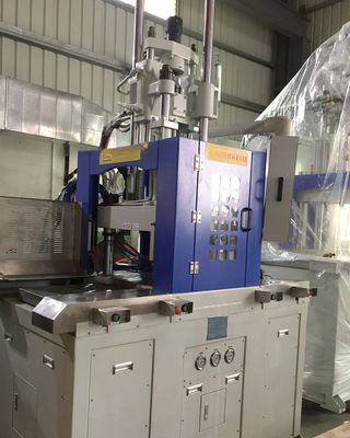 Máquina de moldagem por injecção vertical de mesa de duplo deslizamento