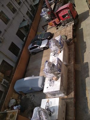 Máquina de moldagem por injecção de plástico vertical de 30 mm de diâmetro de parafuso multi-cor