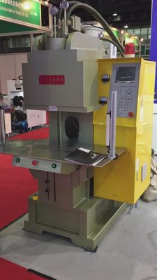 85T PC Máquina de moldagem por injecção de plástico Slide Table Vertical Style