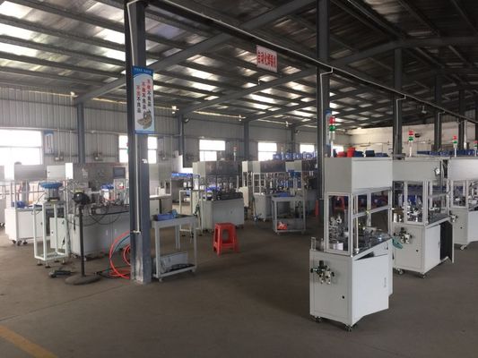 Máquina de moldagem por injecção de TPU 55T Vertical para fabricação de componentes electrónicos de TPU