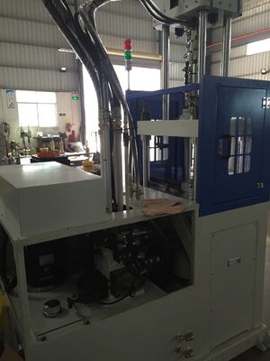 Máquina de moldagem por injecção vertical de alta velocidade 55T 12kW 1 ano de garantia