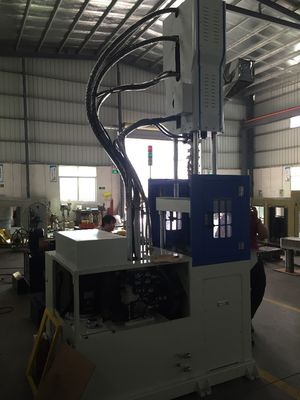 Máquina de moldagem por injecção vertical de alta velocidade 55T 12kW 1 ano de garantia