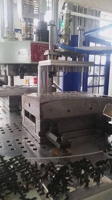 Máquina de moldagem por injecção vertical rotativa hidráulica 40T 30mm de diâmetro de parafuso