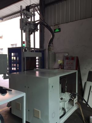 Máquina de moldagem por injecção térmica vertical automática de 45T com curso aberto de 400 mm