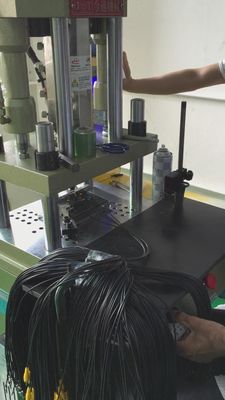 Fabricantes de máquinas de moldagem por injecção vertical de plástico de pequena dimensão de 20 T com 0 mm de curso aberto