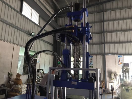 Máquina de moldagem por injecção hidráulica vertical de 55T com 2 mesas de trabalho