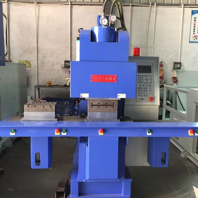 Máquina hidráulica de moldagem por injecção de duplo deslizamento 85T 267 Cm3 Volume teórico do tiro