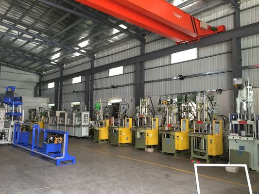 Máquina de moldagem de plástico micro vertical de PVC de 15T para necessidades de produção em pequena escala