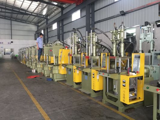 35T Máquina de moldagem por injecção vertical de plástico Max Luz do dia 340/280mm Para chip automático
