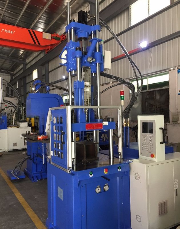 Máquina de moldagem por injecção hidráulica vertical de 55T com 2 mesas de trabalho
